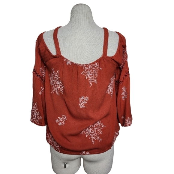 Blushing Heart Floral Embroidered Cold Shoulder Bell Sleeve Women's Top Size S - Picture 3 of 6